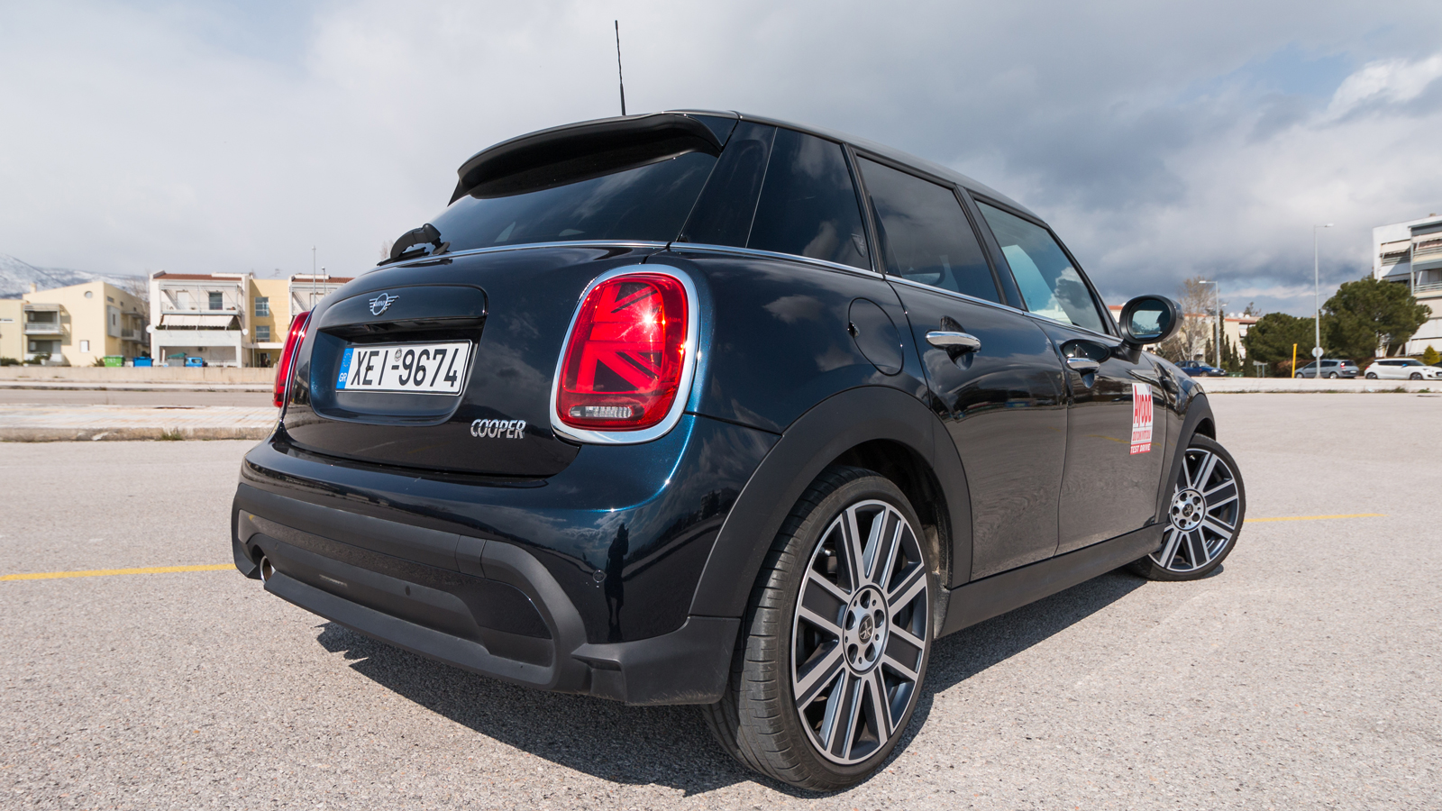 Mini Cooper 5D: Ίδια αίγλη και στιλ με 2 επιπλέον πόρτες